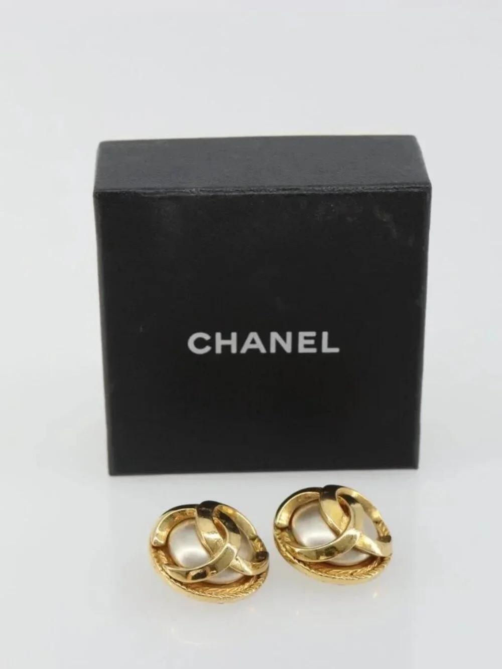 CHANEL Earring metal Gold Tone CC Auth 185222V